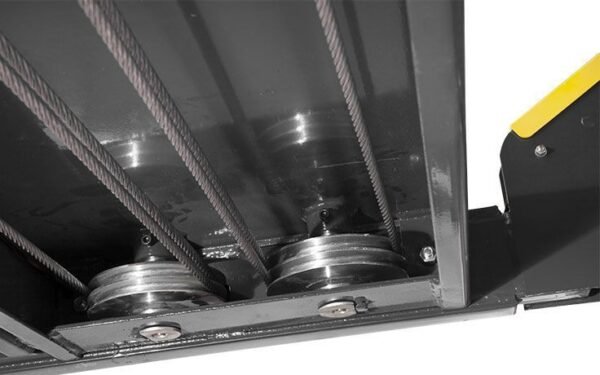 bendpak-4-post-lift-large-cable.jpg HD-9XL 9,000-lb. Capacity / Four-Post Lift / Standard Width / Extended Length